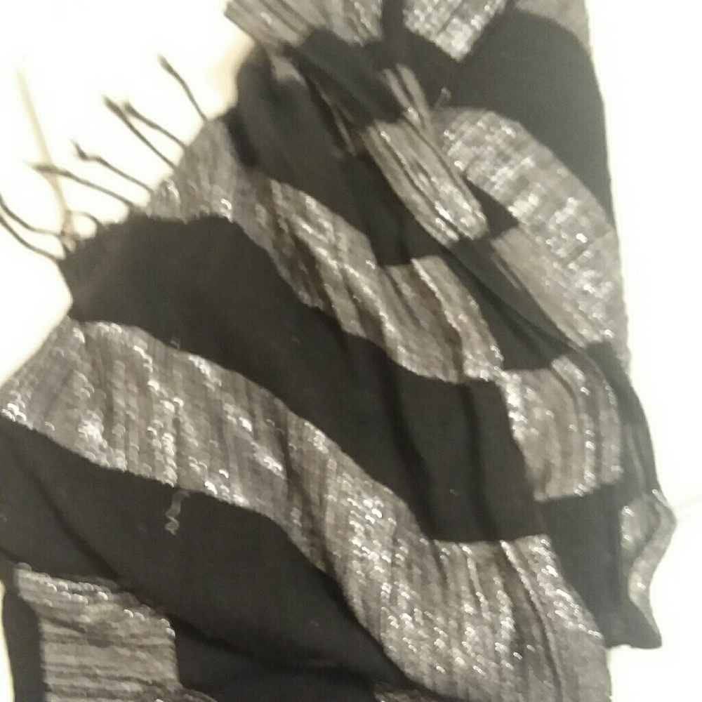 Nwtags V.secret Black/Silver Scarf